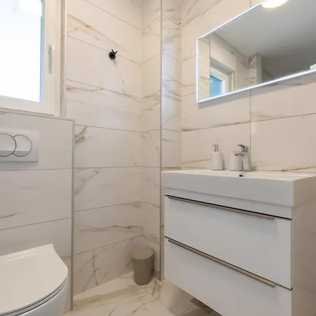 Stunning Home In Kastel Stari *