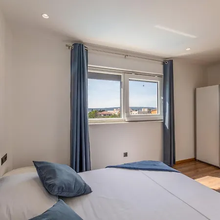 4 Bedroom Gorgeous In Kastel Stari Feriehus
