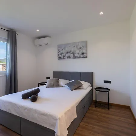 Stunning Home In Kastel Stari Holiday home *