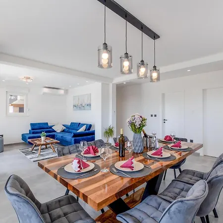 Stunning Home In Kastel Stari Holiday home