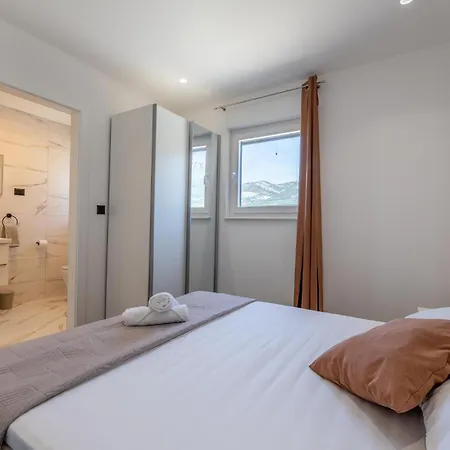 4 Bedroom Gorgeous In Kastel Stari Kaštela