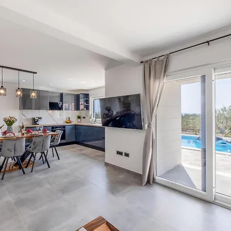 Stunning Home In Kastel Stari Holiday home